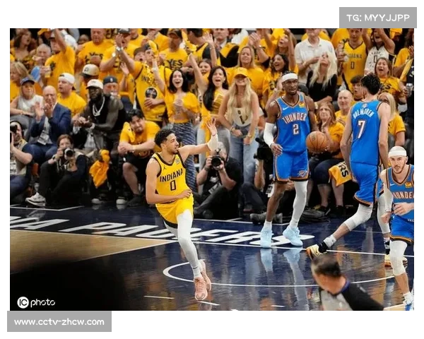 哈利伯顿现身印第安纳波利斯小马队主场为NFL揭幕战加油助威